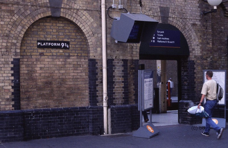 king_s-cross-platform-nine-and-three-quarters